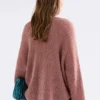 Agna-trui met patroon in Rosewood Agna-trui met patroon in Rosewood