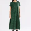 Haki-jurk met groene Sinda-print Haki-jurk met groene Sinda-print