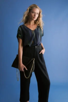 Kayra top met V-hals