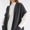 Neuwt poncho met capuchon Neuwt poncho met capuchon