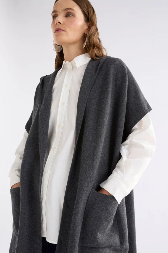 Neuwt poncho met capuchon Neuwt poncho met capuchon